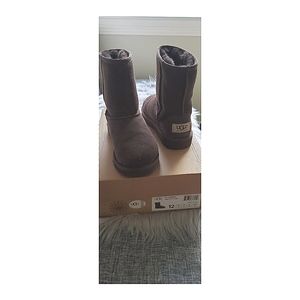 Girls Classic UGG "Chocolate"